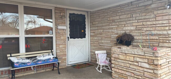 Building Photo - 2104 SW 68th St