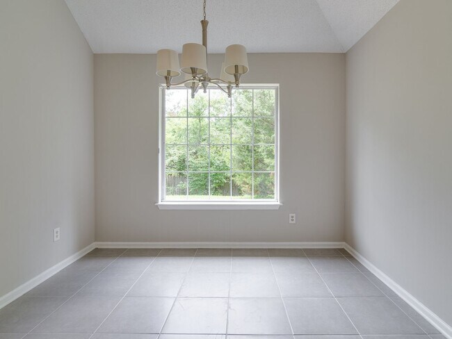 Building Photo - Fully Renovated 3BD/2BA!