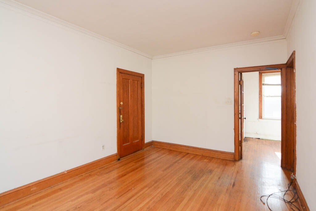 Building Photo - 4826 W Addison St