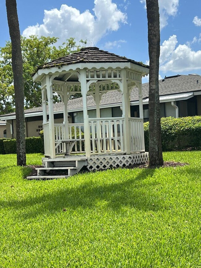 Building Photo - 1/1 Condo in Summit Village Casselberry