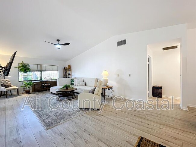 Building Photo - 56 Baytree Cir