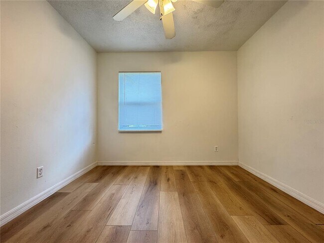 Building Photo - 215 Pinehurst Dr