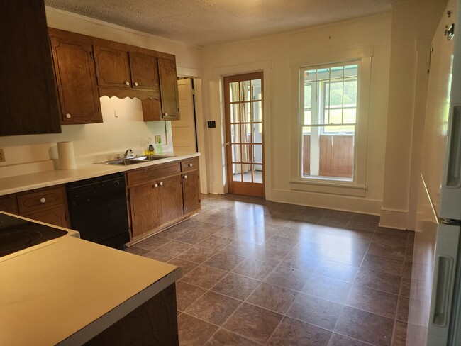 Spacious Kitchen - 6355 Quartz Ln