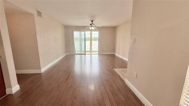 Building Photo - 524 Orange Dr