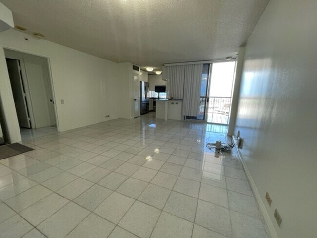Building Photo - 1212 Nuuanu Ave