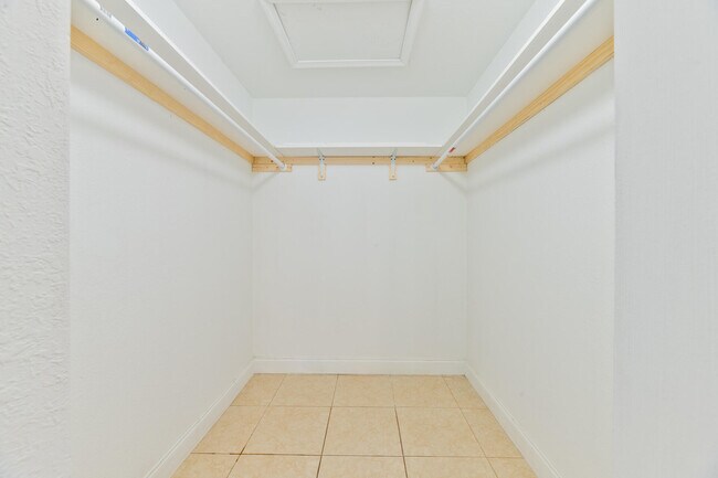 Building Photo - 289 SW 3rd Ct