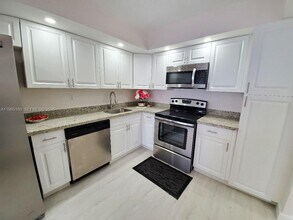 Building Photo - 18011 Biscayne Blvd