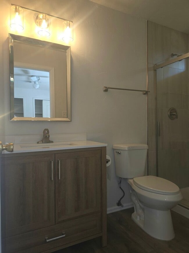 Building Photo - Beautiful townhouse with updated bathrooms. Available now!
