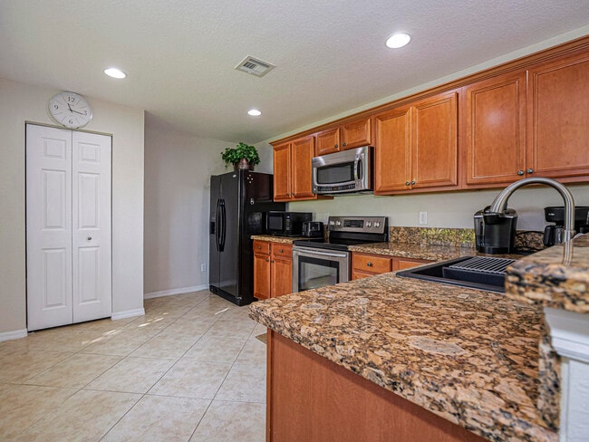 Building Photo - 5520 45th Ave