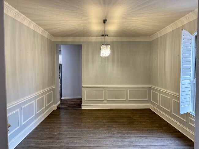 Building Photo - 928 Falcon Dr