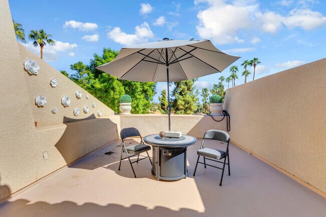 Building Photo - 216 W Kavenish Dr