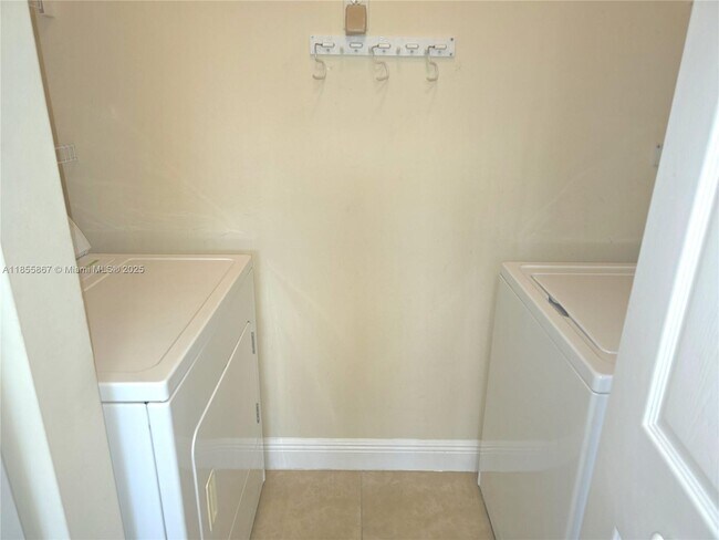 Building Photo - 4706 SW 160th Ave