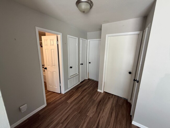 Building Photo - 2916 Bernice Dr