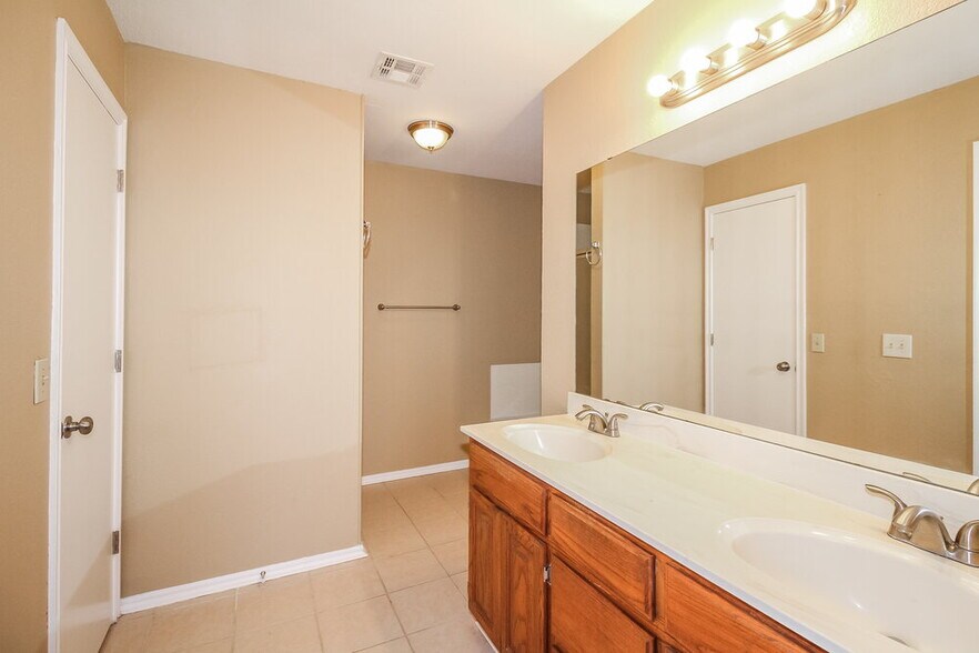 Building Photo - 3713 Shannon Dr