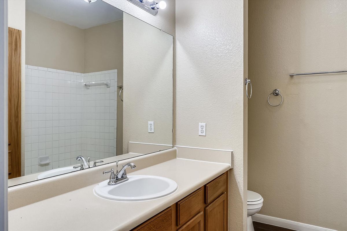 Building Photo - 2858 Southampton Way