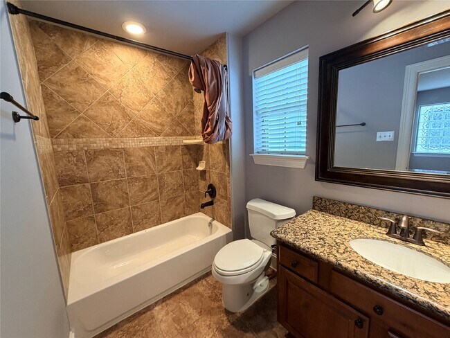 Building Photo - 1007 Kern St