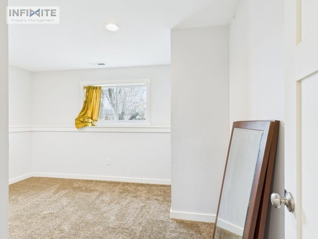 Building Photo - Great Four Bedroom!