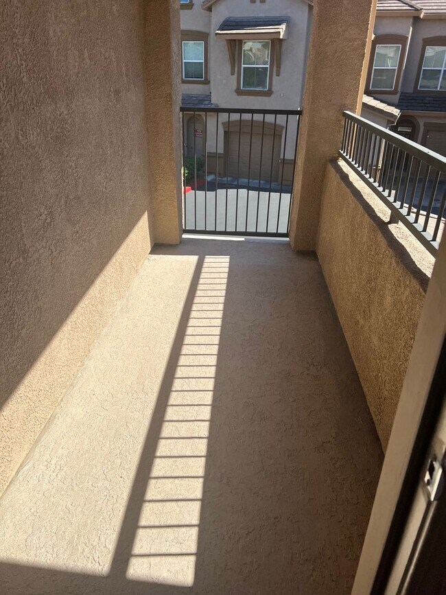 Building Photo - Luxury Condo in Natomas!