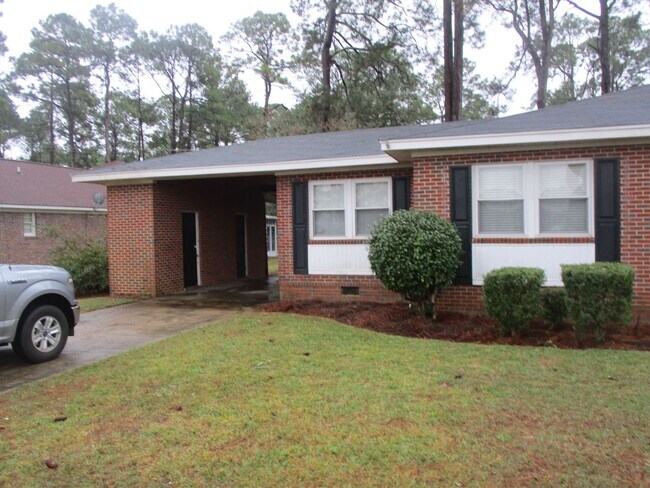 Building Photo - 1020 E Edgewater Dr