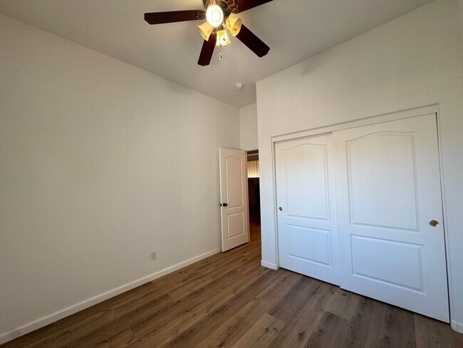 Building Photo - 3 Bed/2 Bath House with Boat Deep 3 Car Garage