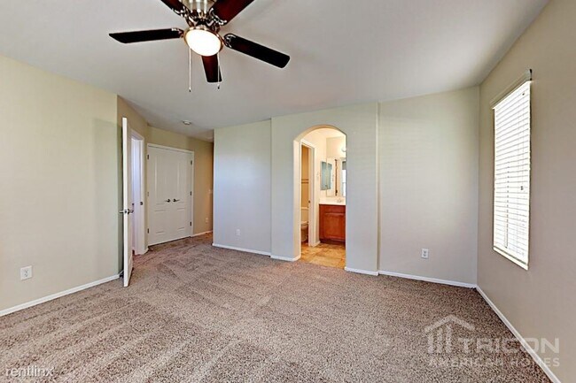 Building Photo - 4376 E Selena Dr