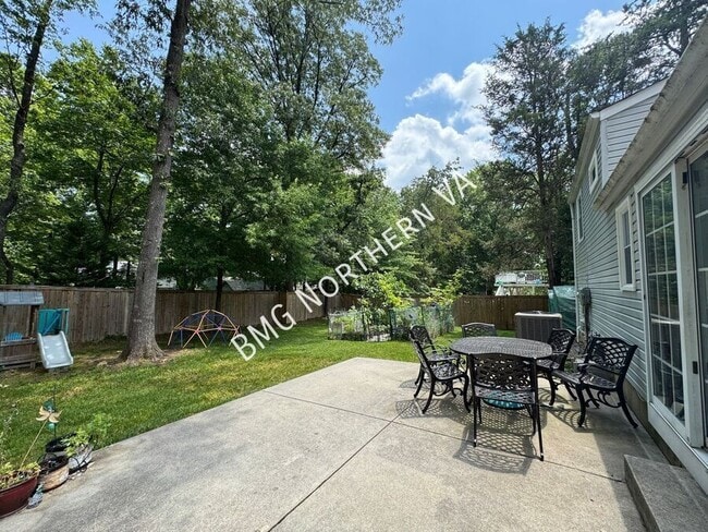 Building Photo - 1304 Dulles Pl