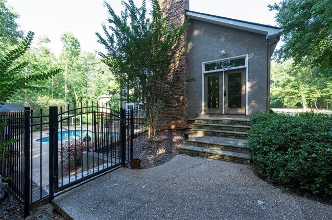 Building Photo - 5211 Hadaway Rd NW