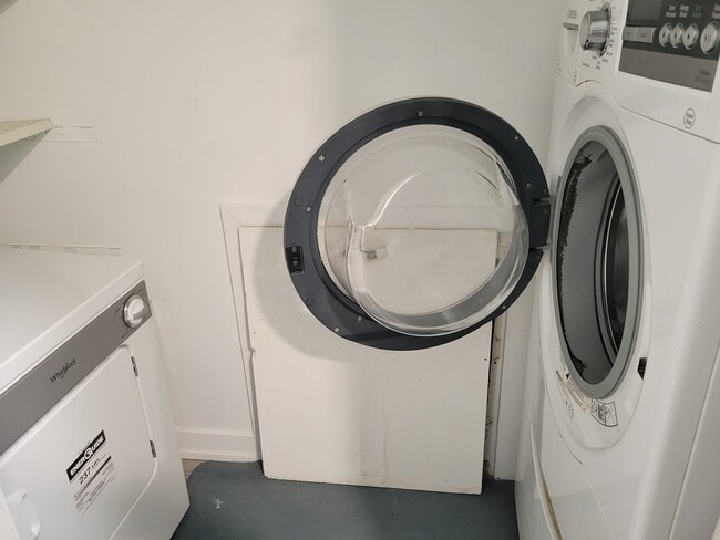 Building Photo - 1001 E Callero Cir