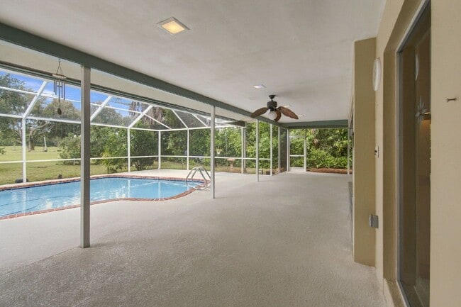 Building Photo - 1257 Fairway Cir S
