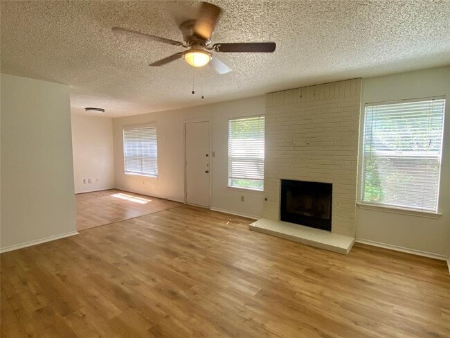 Building Photo - 8607 Cretys Cove