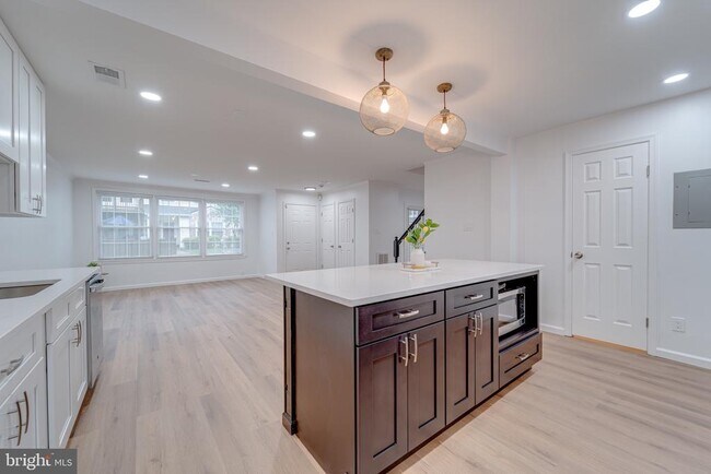 Building Photo - 4047 Chetham Wy