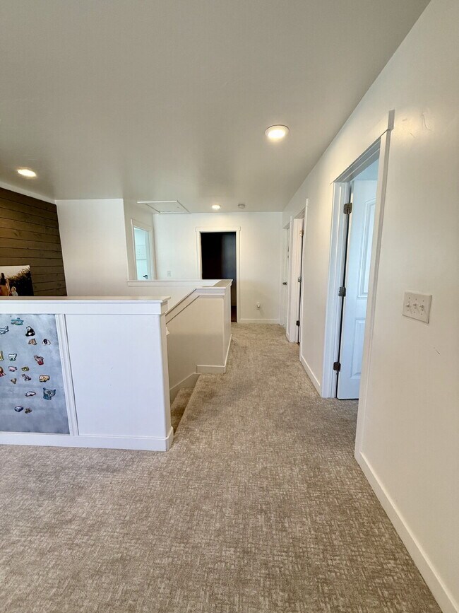 Building Photo - 623 S Jubilee Dr