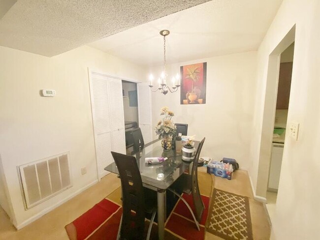 Building Photo - 2801 Millbrook Manor Cir