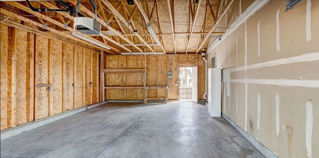 Building Photo - 747 Ponderosa Dr