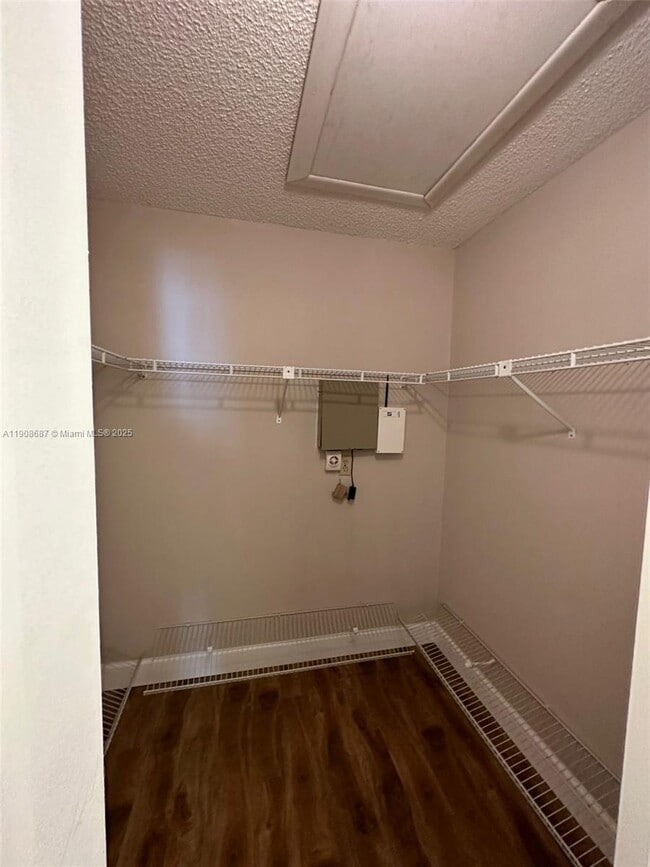 Building Photo - 8265 NW 70th St