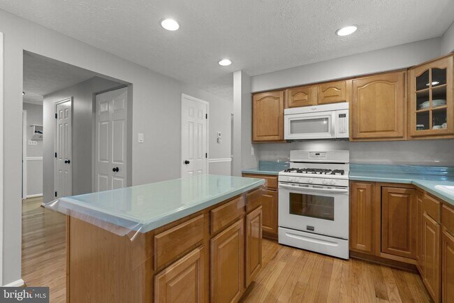 Building Photo - 8428 Braddock Way
