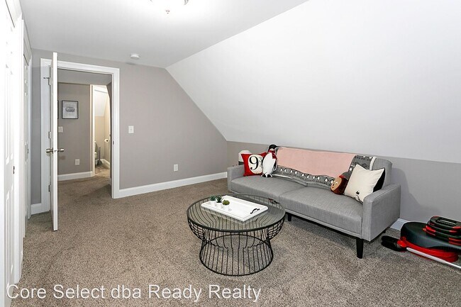 Building Photo - 3 br, 2 bath House - 349 S Chillicothe St