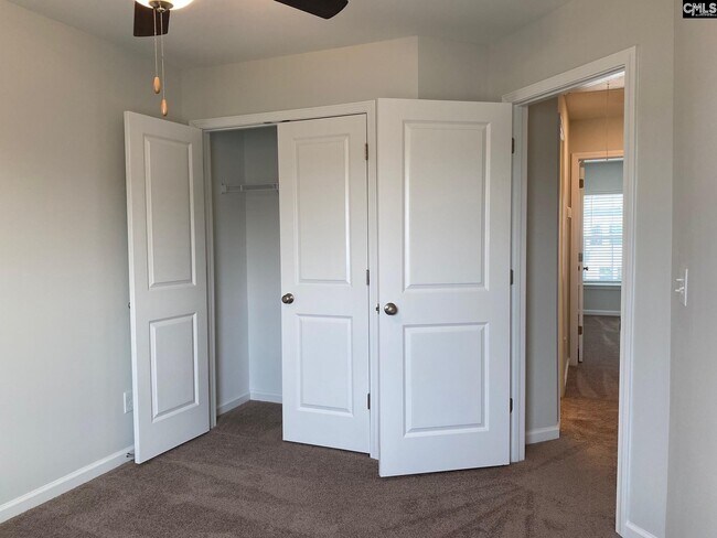 Building Photo - 220 Bluewing Dr