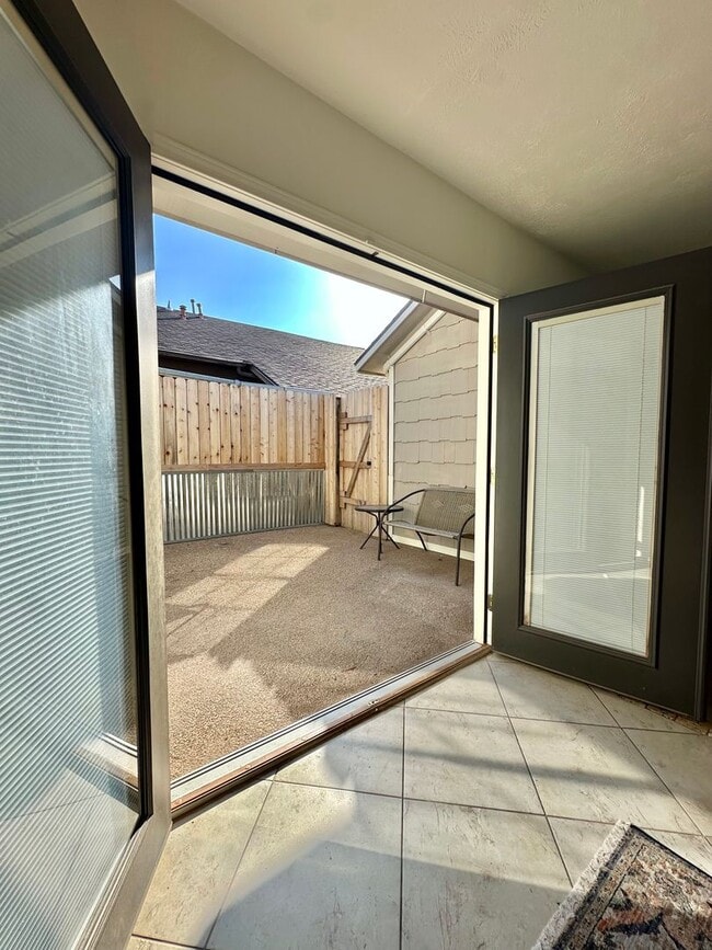 Building Photo - COMING SEPTEMBER 2025 - Updated 3 Bedroom ...