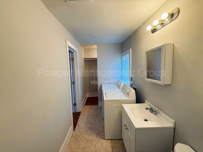 Building Photo - 35 Hanover St