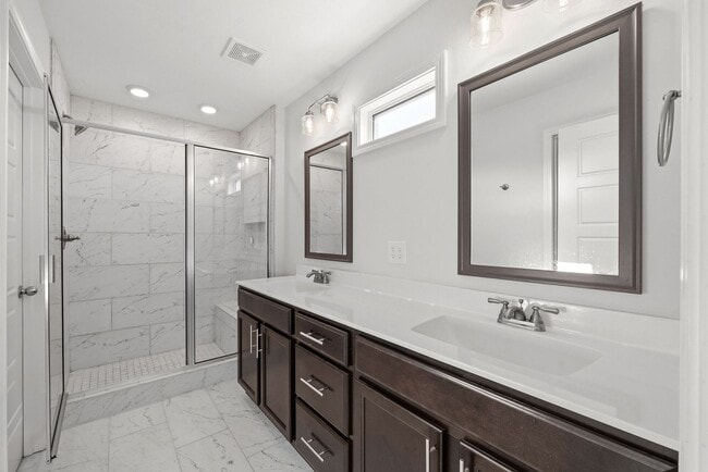 Building Photo - 3 Bedroom 2 1/2 Bath Home For Rent Near Post!