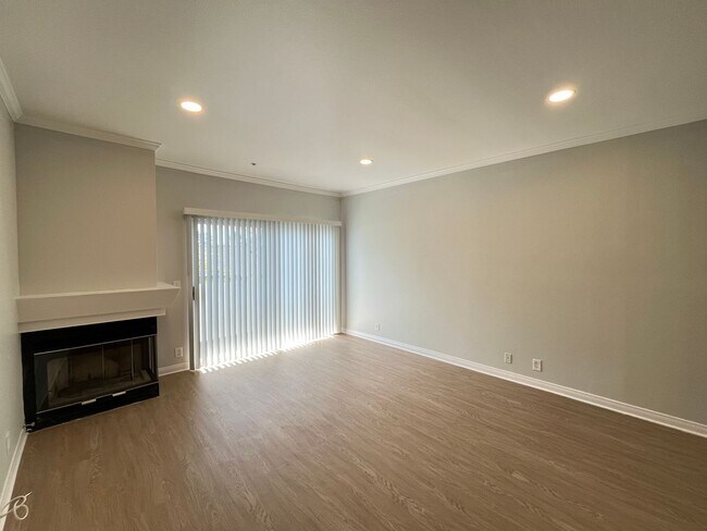 Interior Photo - 16070 Sunset Blvd