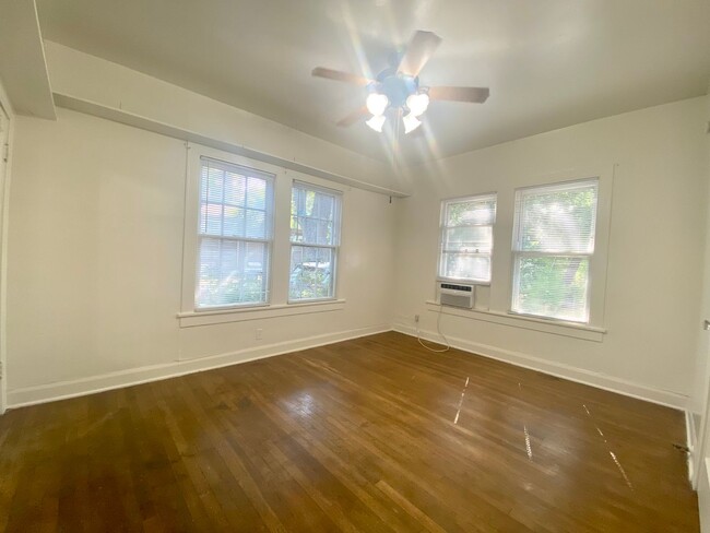 Building Photo - Harris- 3207 1/2