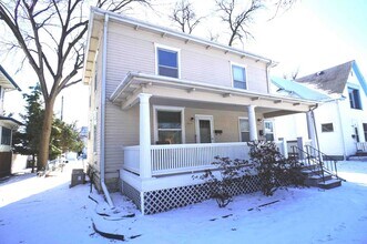 Building Photo - 1415/1417 C St Duplex