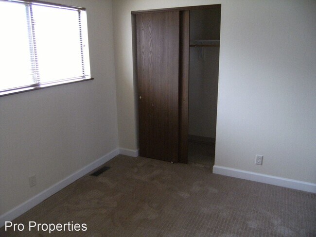 Building Photo - 3004 S 68th Ct