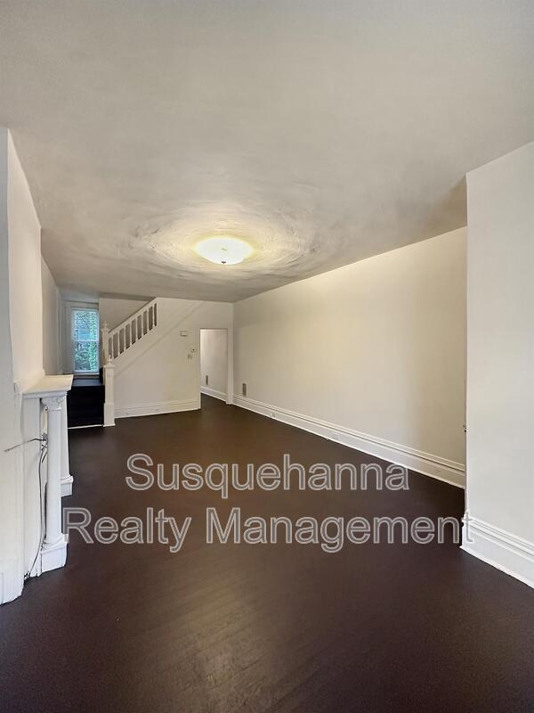 Building Photo - 337 S 15th St