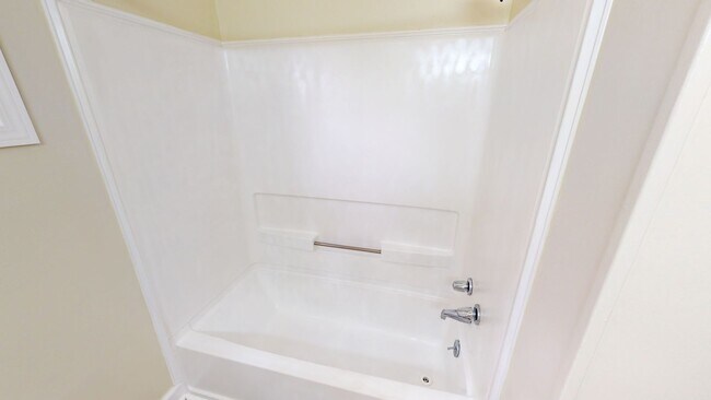 Building Photo - $500 OFF First Month's Rent! 3 Bedrooms wi...