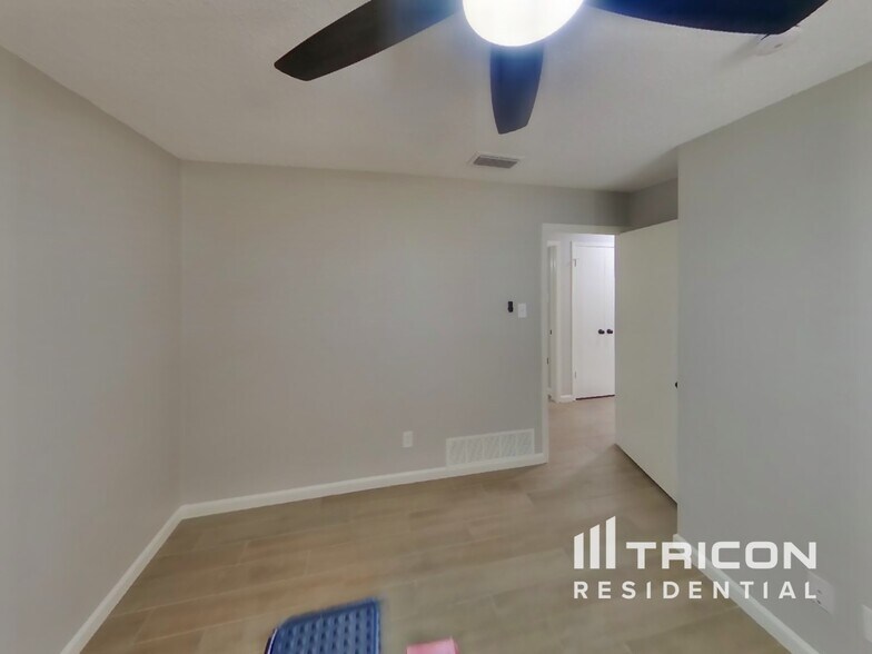 Building Photo - 2625 Sam Houston Dr