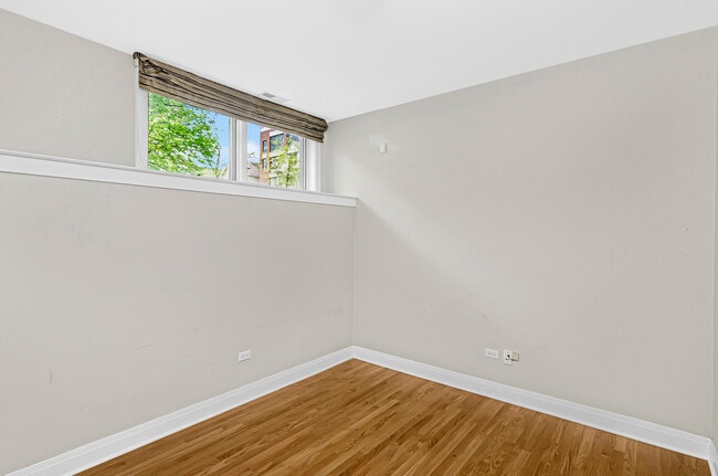 Building Photo - 1459 W Melrose St