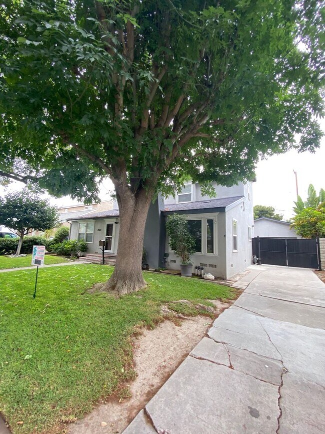 Building Photo - Long Beach: 4 bedroom 3 bath with Spacious...